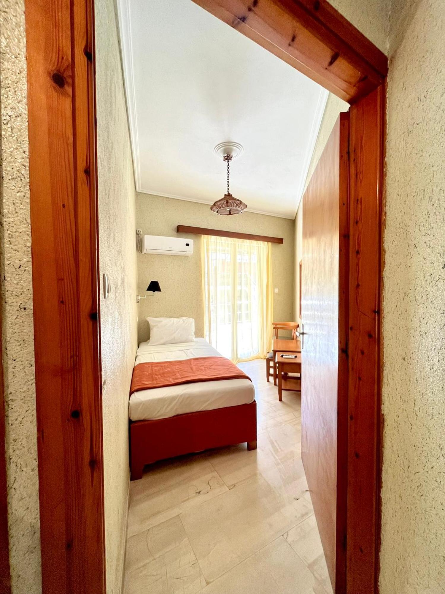 Oelia Rooms & Apartments Agia Marina  Luaran gambar