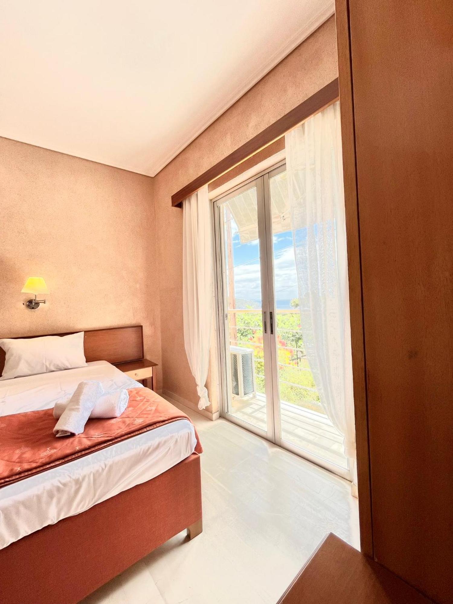 Oelia Rooms & Apartments Agia Marina  Luaran gambar