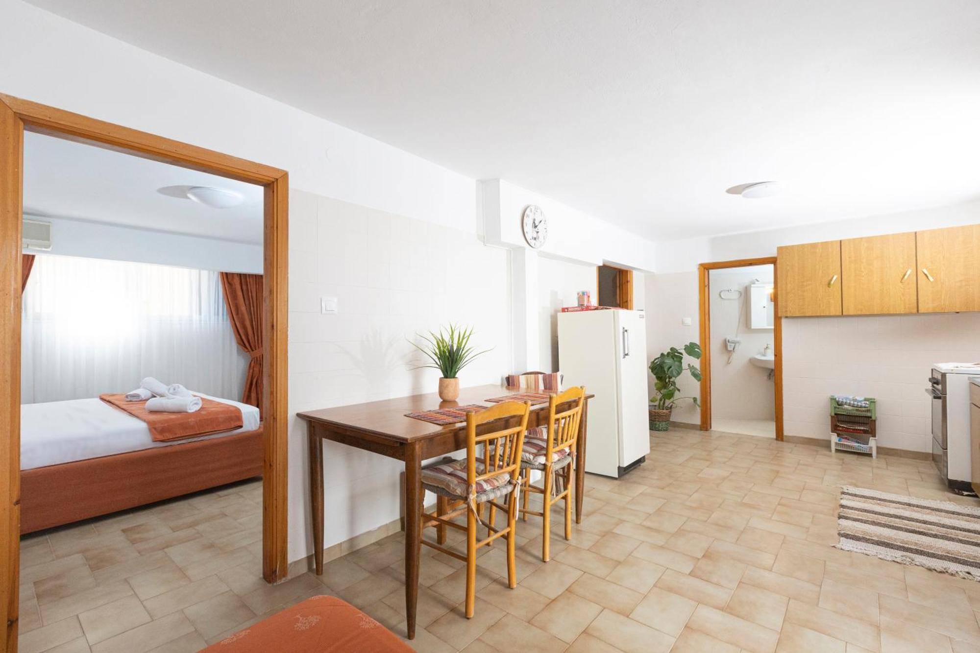 Oelia Rooms & Apartments Agia Marina  Luaran gambar