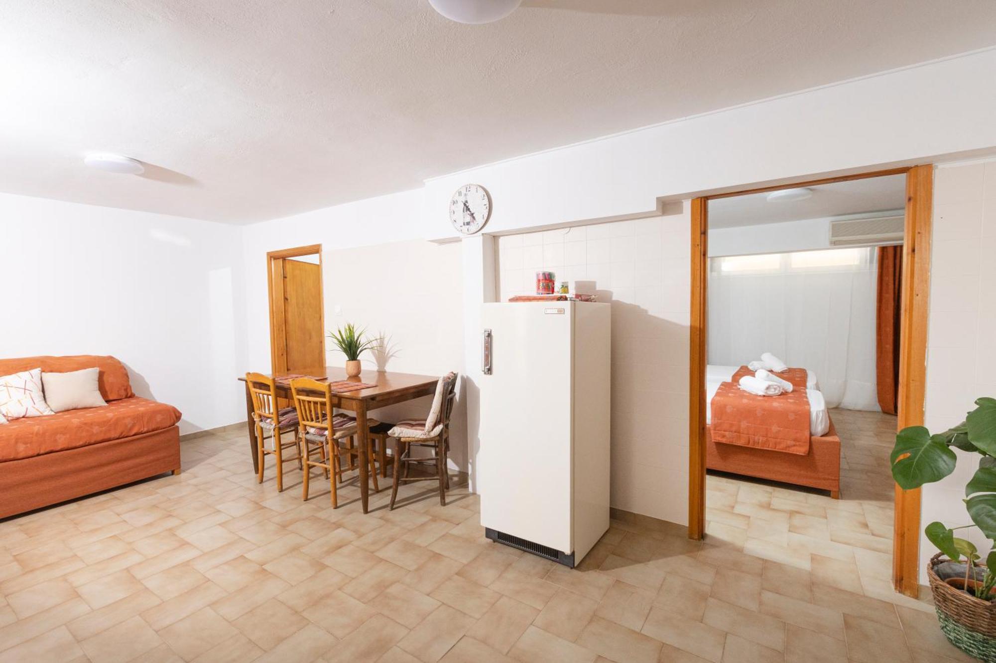 Oelia Rooms & Apartments Agia Marina  Luaran gambar
